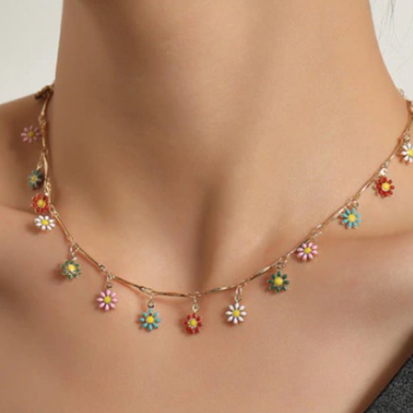 Jewelry - Daisy Necklace